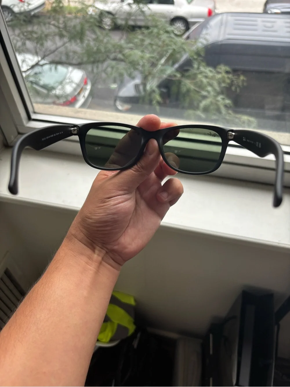 ORB2132 Ray-Ban Black Frame with Green Lenses Men's Sunglasses